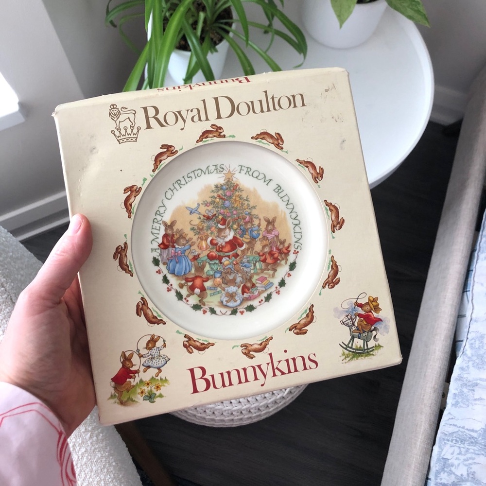 Vintage 1981 Royal Doulton Bunnykins Festive Plate with Christmas Scene